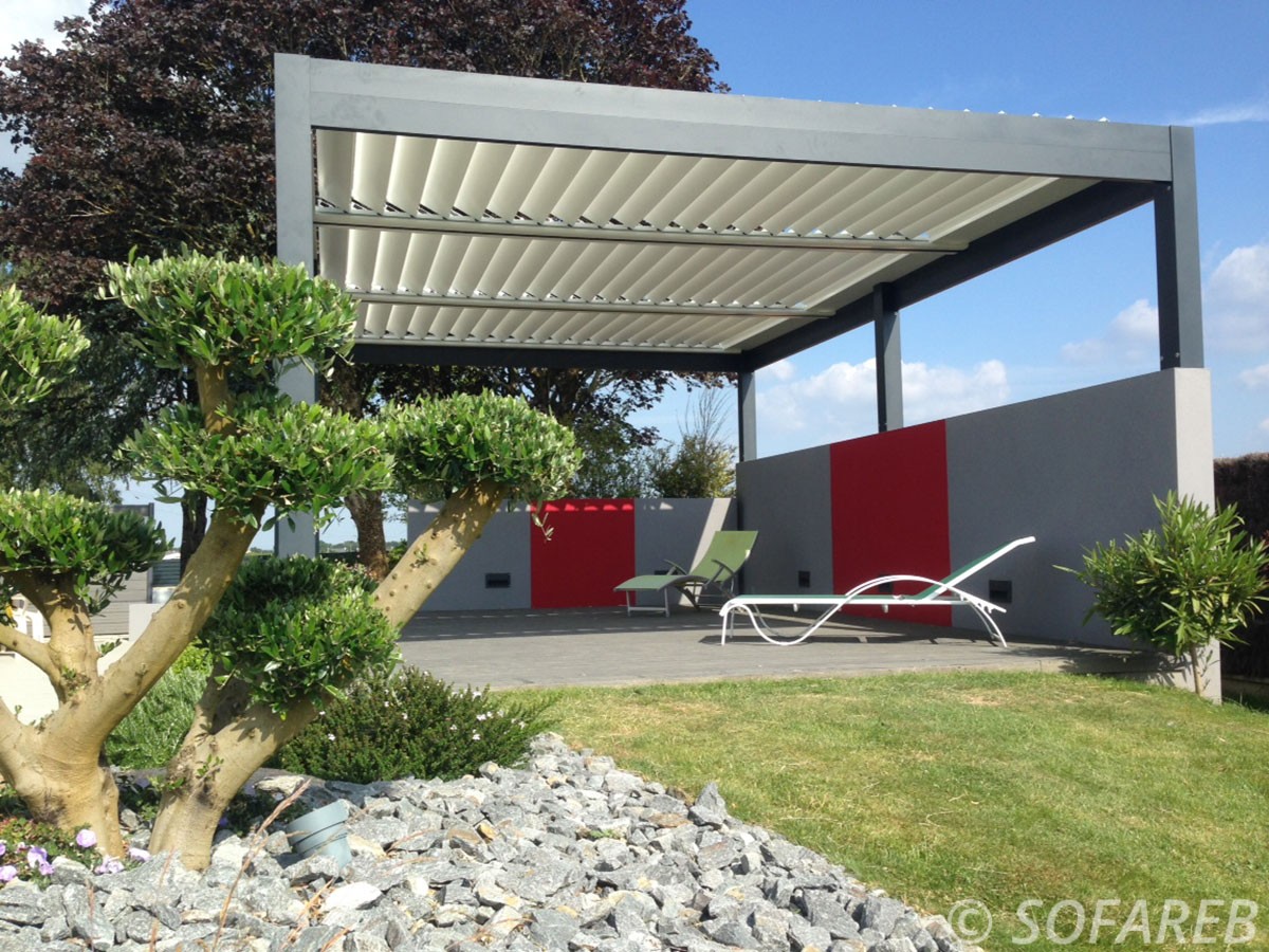 pergola-qualite-professionnelle-particulier-sur-mesure-mesures-vendée-qualité-france-française-Sofareb-local-expérience-structure-particulier-professionnels-protection-solaire-pergola-terrasse-exterieur-design-moderne-jardin-ombre-ombrage-abri