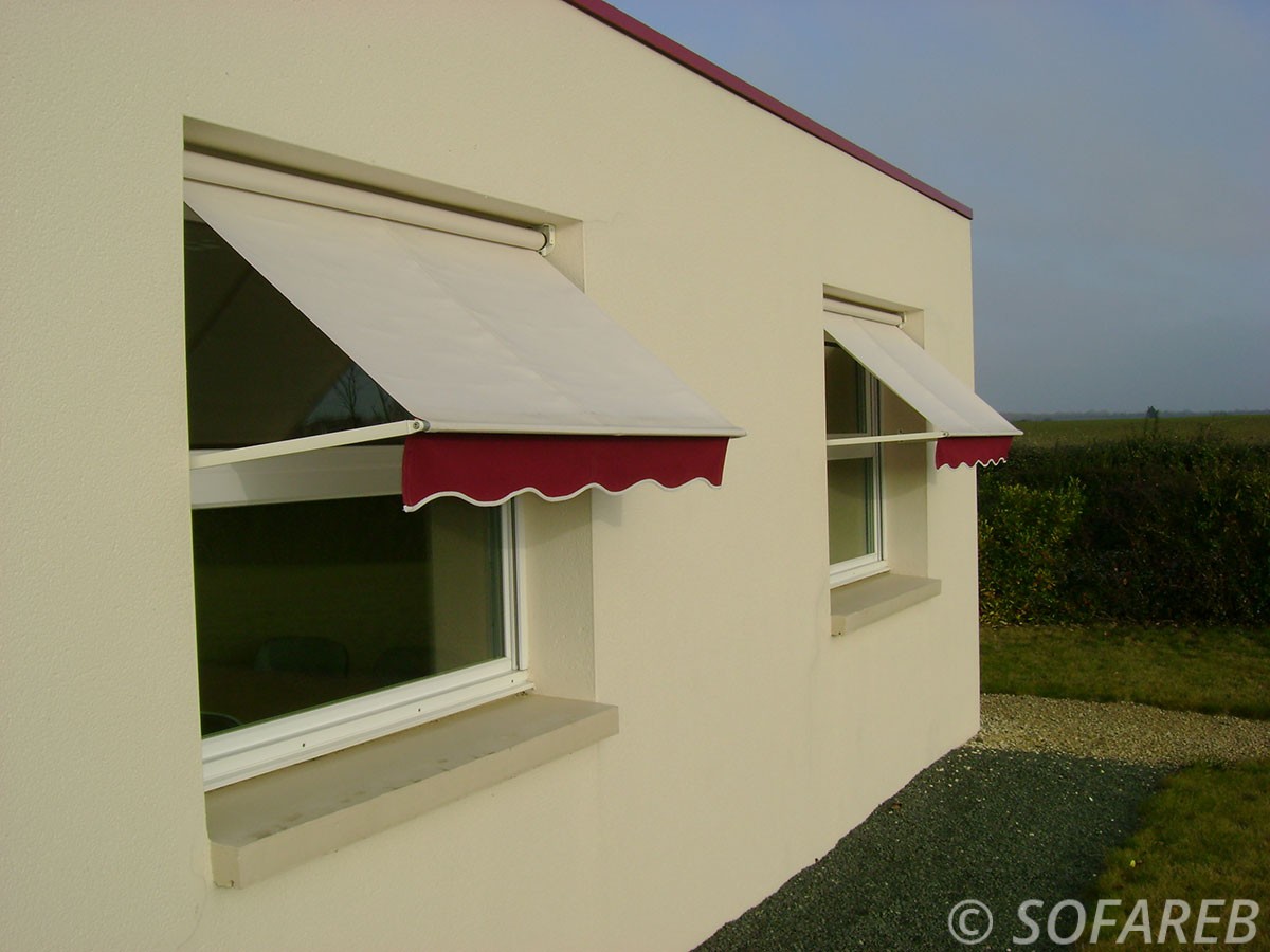 store blanc et rouge devanture fenêtre extérieure - rétractable et dépliable