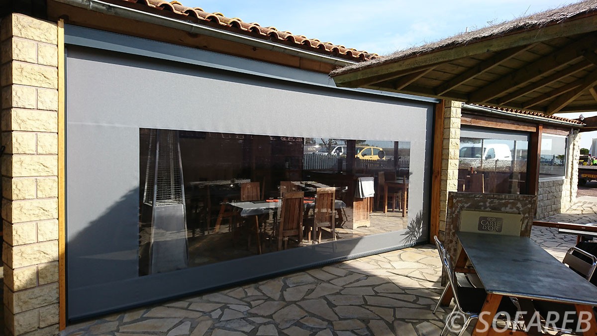 velum gris et transparent - vertical - pouvant s'ouvrir et agrandir la terrasse