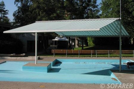 Velum blanc et bleue ombrage piscine fabrication vendee store