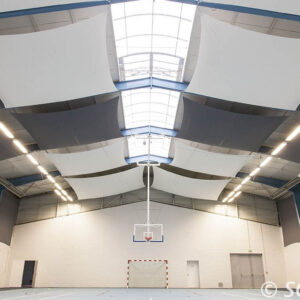 Toiles-acoustiques-suspendue-plafond-salle-de-sport