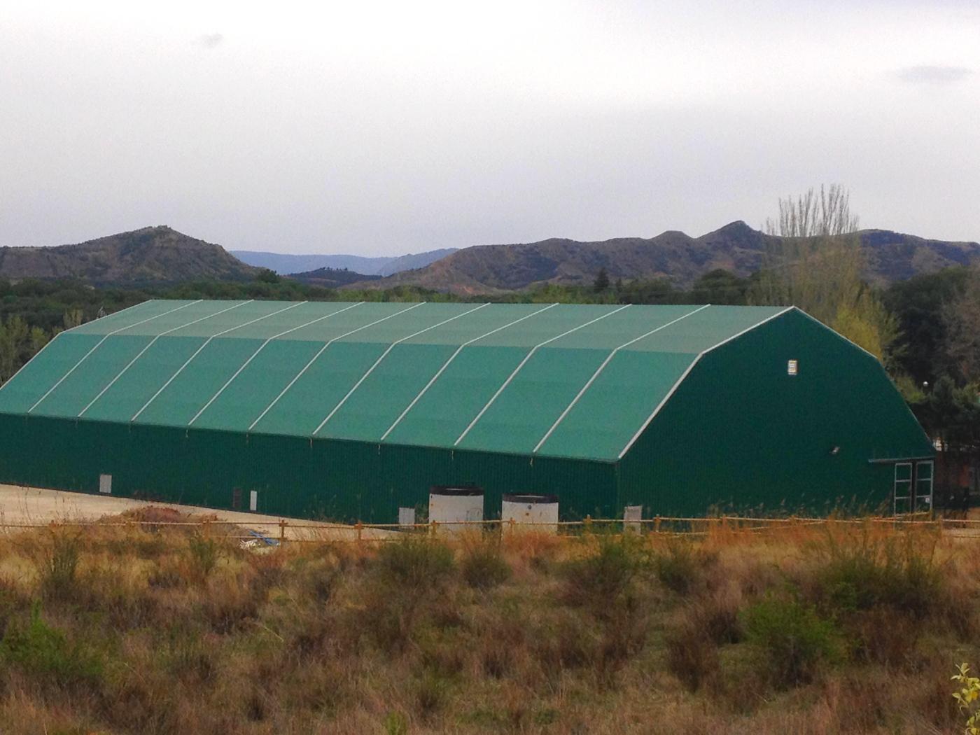 Houses-bache-sur mesure- stockage-protections-usages divers-agriculteurs