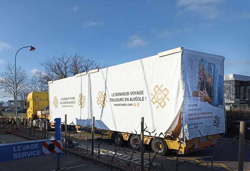Bâche-personnalisé-sur-mesure-remorque-camion
