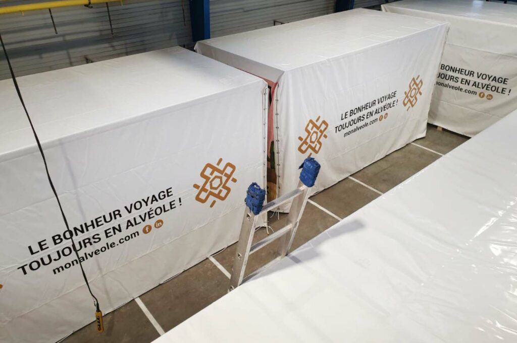 Bâche-personnalisé-sur-mesure-remorque-camion