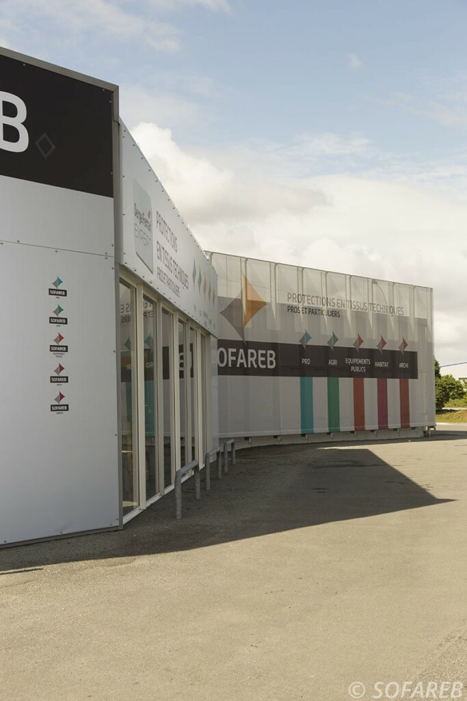 facade-textile-sofareb-vendee-entreprise-privee-bache-qualite