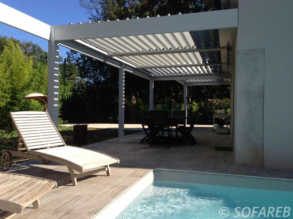 Pergolas-terrasse-protection-solaire-design-piscine