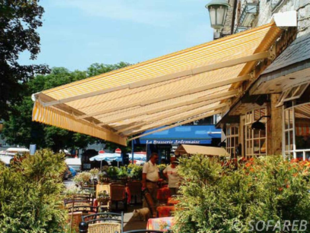 Store extérieur pour la terrasse d'un restaurant