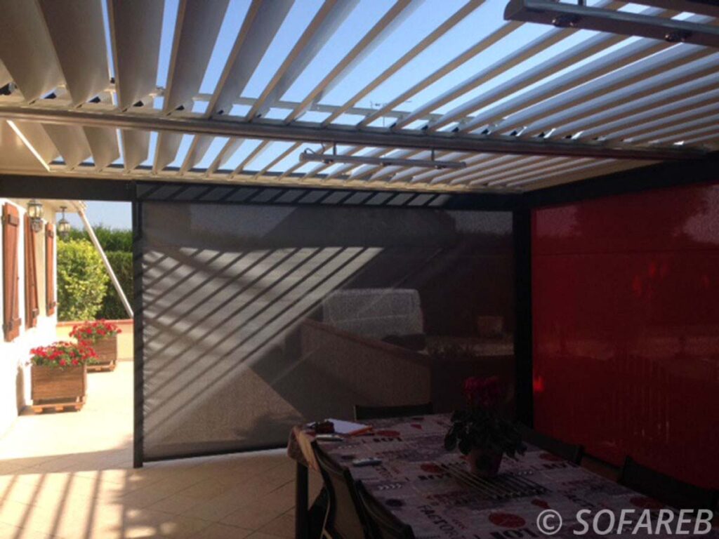 pergola-structure-noire-terrasse-protection-solaire
