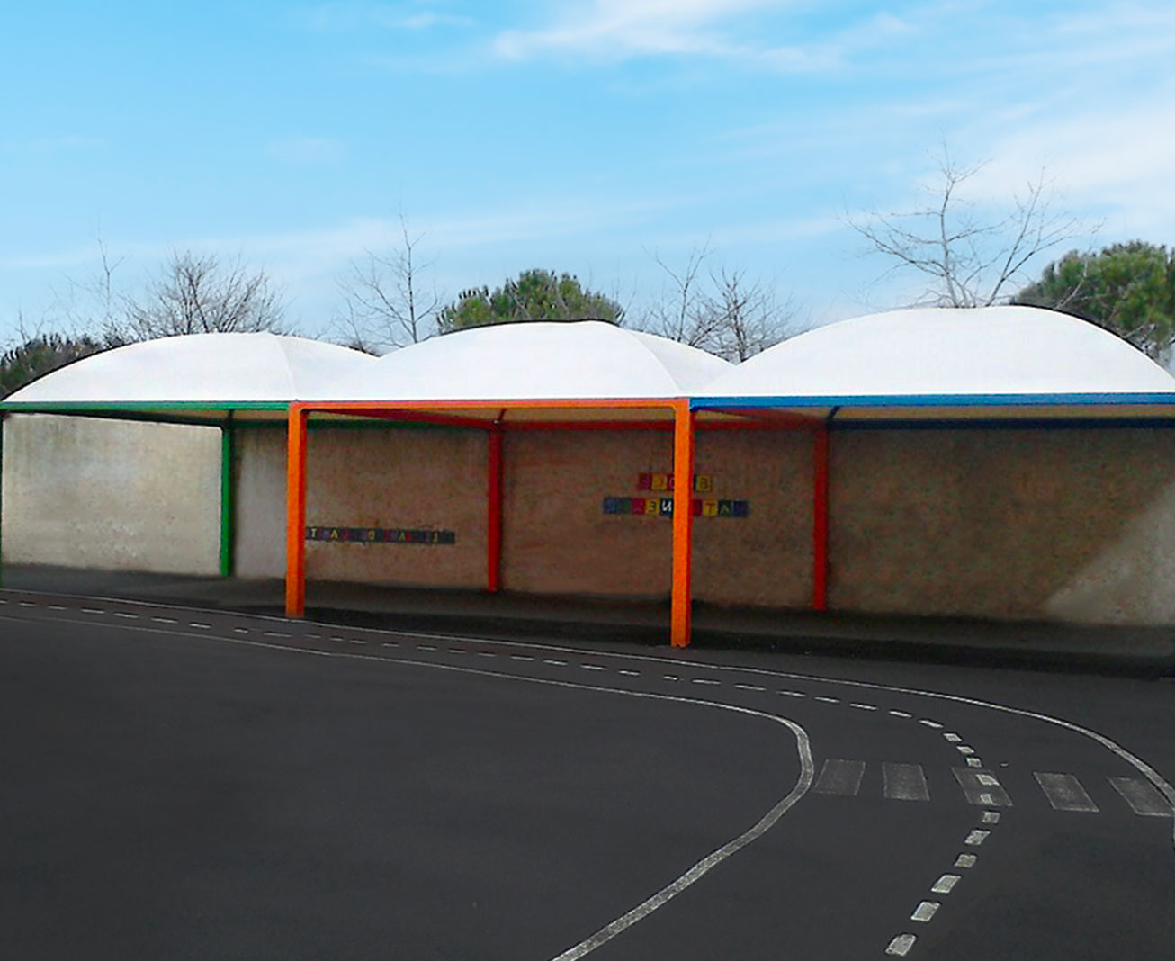 Préau et structure textile pour établissement scolaire