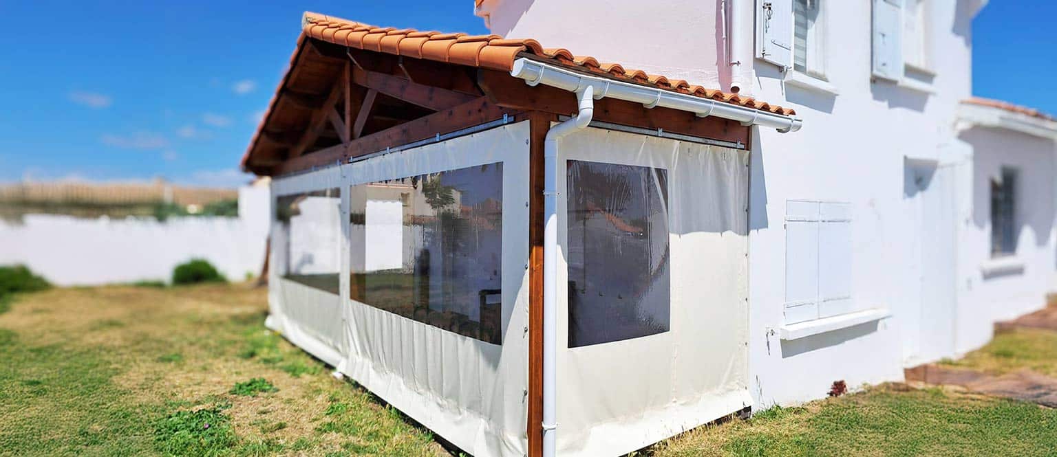 Bache-transparente-pour-fermeture-de-préau